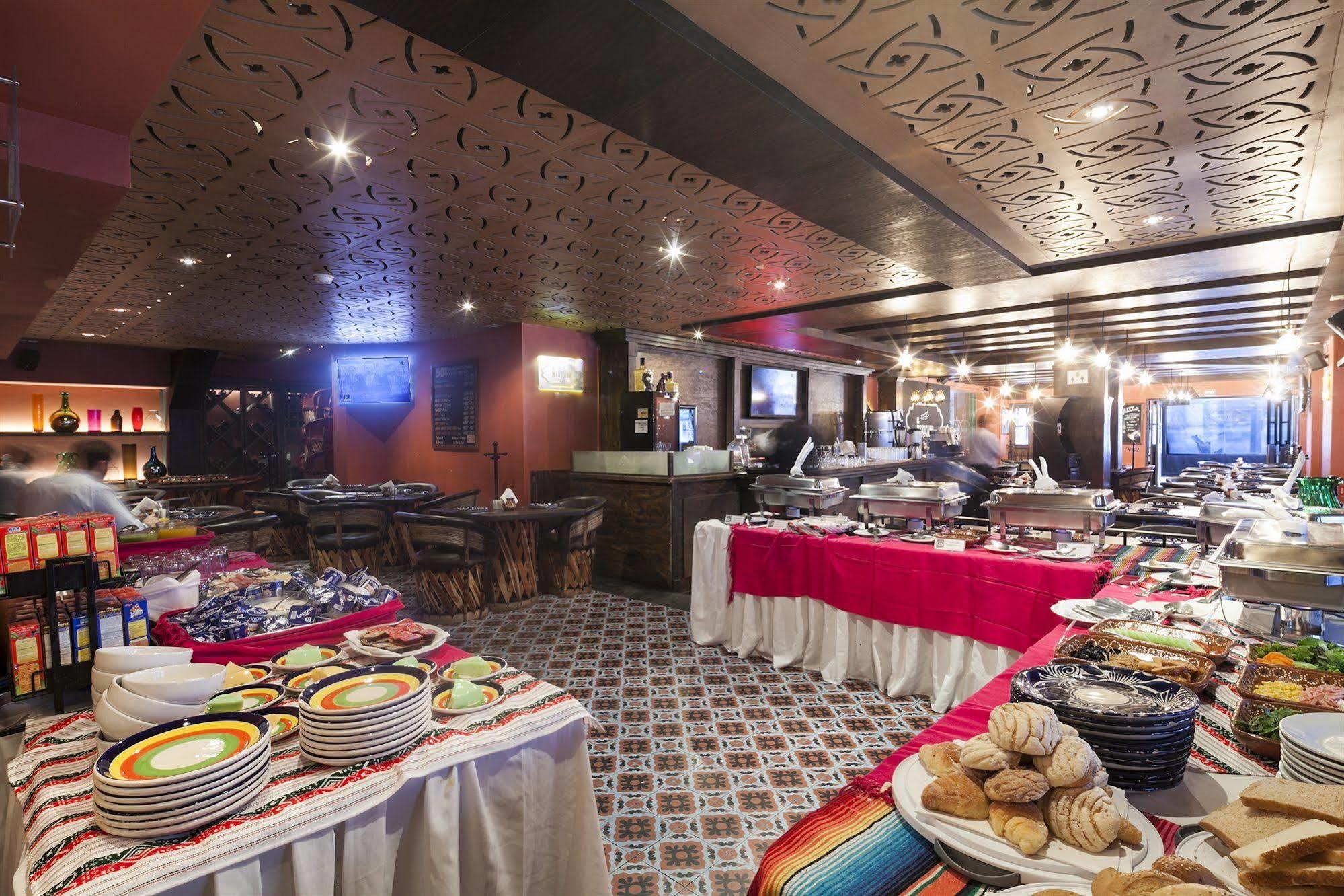 멕시코 시 엑스 스위트 산 마리노 아파트 호텔 외부 사진 The buffet at the restaurant